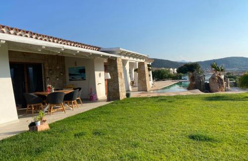 Tanaunella Villa | Villa con piscina privata vista tavolara