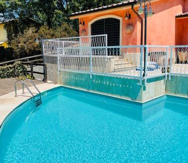 San Feliciano Villa | Villa con piscina sul lago