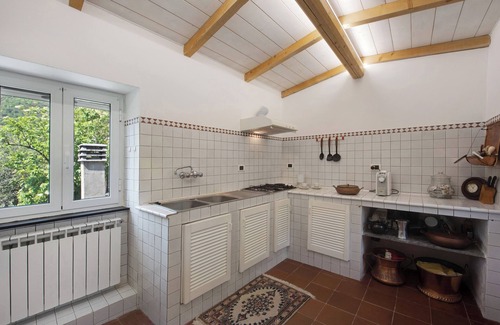 Semorile Villa | Villa 'Cottage with Sea View' near the Sea with Garden