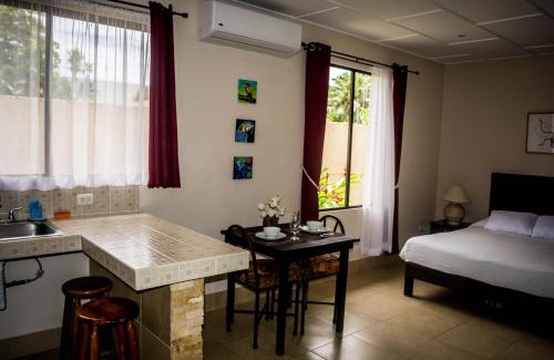 Barrio Ricos y Famosos Hotel | Villa Creole