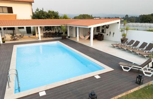 Cardielos Villa | VILLA DA COSTA - SUNSET POOLHOUSE
