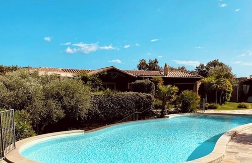 Chia House | Villa daisy, Chia