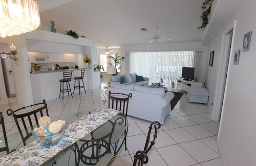 Eisenhower House | Villa Danby, Tropical Pool Home in Serene Area