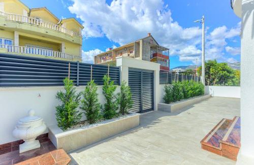 Kastela Villa | VILLA DANICA with heated pool and jacuzzi