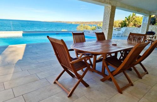 Costa Saracena-Castelluccio Villa | Villa Daniela - Villa con piscina privata e discesa a mare tra Catania e Siracusa