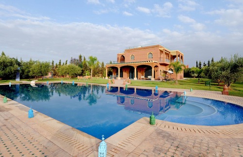 Oulad Hassoune Villa | Villa Dar MOUDAR Marrakech large pool and garden with authentic architecture