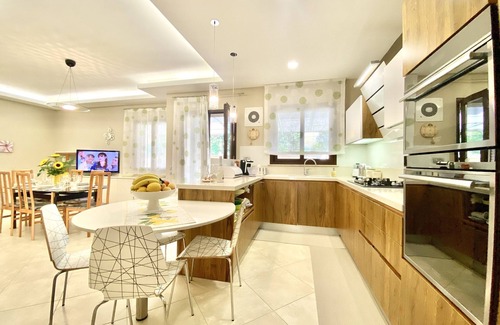 Alcamo Villa | Villa 'Davelia' with Shared Terrace, Wi-Fi and Air Conditioning