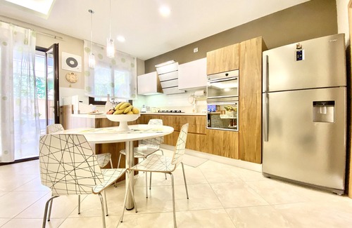 Alcamo Villa | Villa 'Davelia' with Shared Terrace, Wi-Fi and Air Conditioning