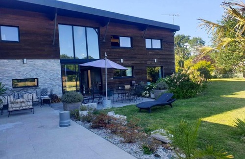 Saint-Medard-sur-Ille Villa | Villa de 9 chambres avec piscine interieure jacuzzi et jardin clos a Saint Medard sur Ille