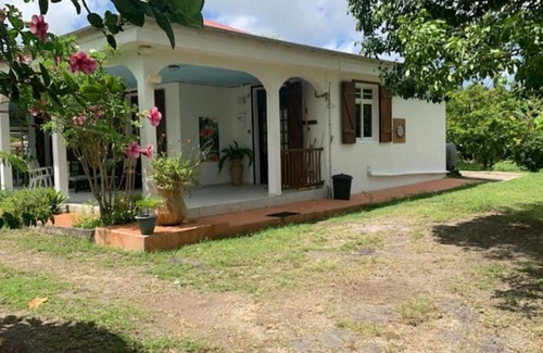 Grand-Bourg Villa | Villa de Charme, Spacieuse et Tranquille