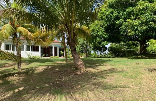 Grand-Bourg Villa | Villa de Charme, Spacieuse et Tranquille