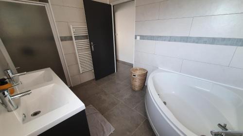 Saint-Michel-en-l'Herm Villa | Villa de l'Herm - ADRIAE Home