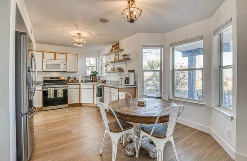 Bear Ridge House | Villa de Montana: Breathtaking Sunset Views in Franklin Mountains