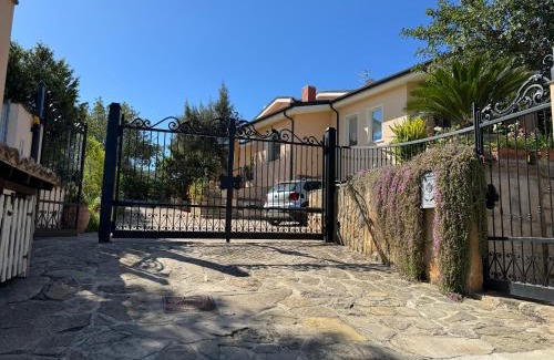Capoterra House | Villa Dei Fiori - casa vacanza