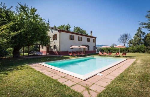 Pergola Villa | Villa dei Sapori with pool in the rolling hills of Marche, 45 minutes from the Adriatic Coast