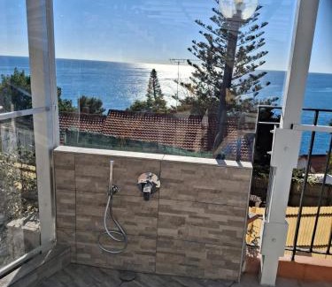 Regione Ronchi Apartment | Villa del Mare Ligure Terme & SPA Piscina a 37 gradi