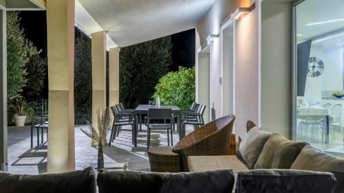 Chiesanuova Villa | VILLA DELLE GINESTRE 9&2, Emma Villas
