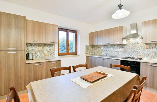 Castellabate House | Villa delle Pigne A: A characteristic and welcoming apartment surrounded by the greenery, with Free WI-FI.