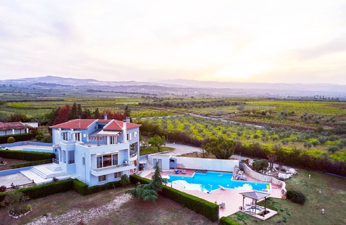Vrahati Villa | Villa Dennis Euphoria Retreat