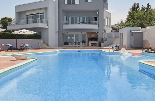 Vrahati Villa | Villa Dennis Euphoria Retreat