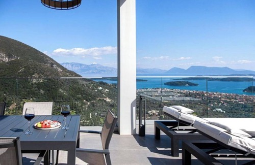 Nidri Villa | Villa "Desun Suites Grey" with Sea View, Pool & Wi-Fi