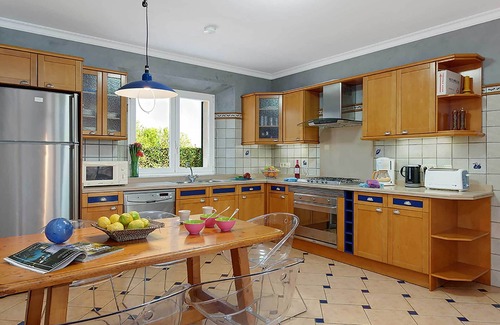 Felanitx Villa | Villa Deu Quarterades - This spacious villa includes a private pool, WI-FI & A/C