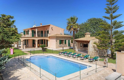 Felanitx Villa | Villa Deu Quarterades - This spacious villa includes a private pool, WI-FI & A/C