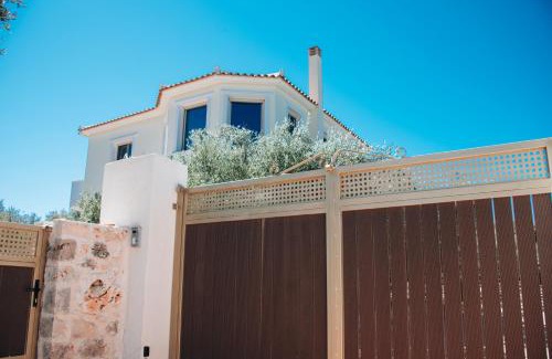 Agios Leon Villa | Villa Di Leon - Uniquely Designed Villa with Pool in a Picturesque Village near Famous Porto Limnionas, Offering Exceptional Hospitality By Villa Mana Gers