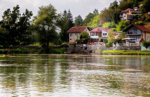 Kulen Vakuf House | Villa Dino