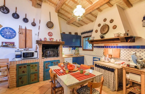 Serra San Quirico Villa | Villa Dipinti with pool in the countryside of Serra San Quirico, 30 minutes from the Adriatic Coast