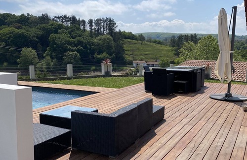 Saint-Pee-sur-Nivelle House | Villa du lac