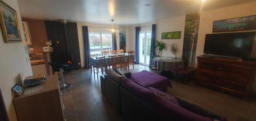 Montfaucon House | Villa du pic vert 105m2 , 4 chambres de plain-pied avec piscine à Montfaucon