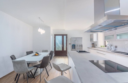 Fiorini Villa | Villa Elise with Pool
