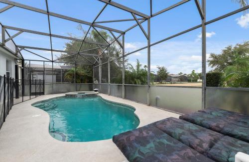 Haines City Villa | Villa Eman 5bed 4bath with Private pool& Hot Tub close 2 Disney & Legoland