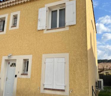 Greoux-les-Bains House | Villa en Provence 3 T3 jardin clos