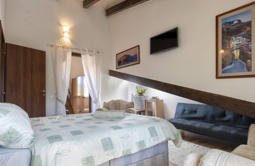 Tergu Villa | Villa 'Endeavour' with Mountain View, Private Pool and Wi-Fi