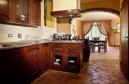 Gaiole in Chianti Villa | Villa Eracle: A bright and elegant three-story villa surrounded by vineyards and olive groves.