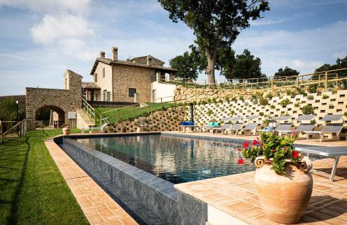 Castelraimondo House | Villa Ermelinda - Matrimoni, piscina e jacuzzi