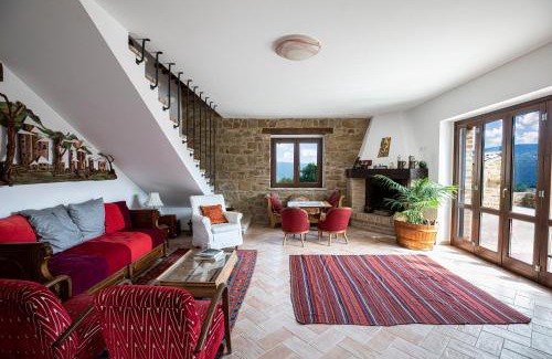 Castelraimondo House | Villa Ermelinda - Matrimoni, piscina e jacuzzi