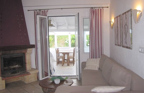Meruelo Ski Chalet | Villa with large garden and panoramic views on a farm
