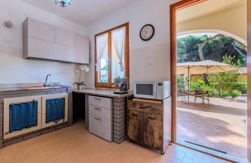 Porto Pino Villa | Villa Etnic Eloise just steps from Porto Pino long beach