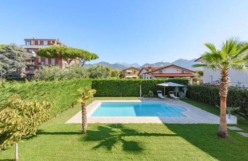 Querceta Villa | Villa Fiumetto by Mmega