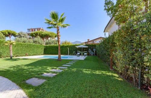 Querceta Villa | Villa Fiumetto by Mmega