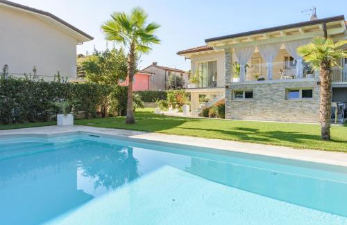 Querceta Villa | Villa Fiumetto by Mmega