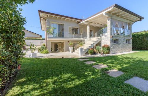 Querceta Villa | Villa Fiumetto by Mmega