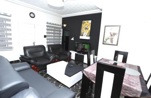 Lome House | Villa Flo Residence