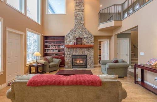 Silver Star Mountain House | Villa Fortino