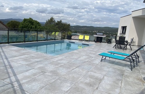 Saint-Julien-les-Rosiers House | Villa Contemporaine Avec vue Panoramique sur les Cévennes
