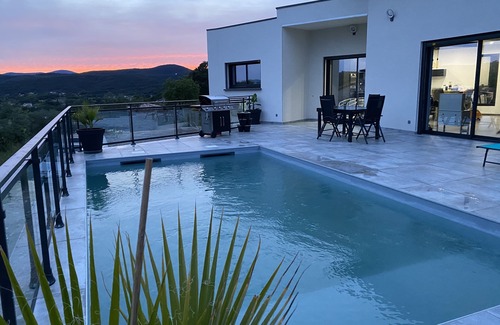 Saint-Julien-les-Rosiers House | Villa Contemporaine Avec vue Panoramique sur les Cévennes