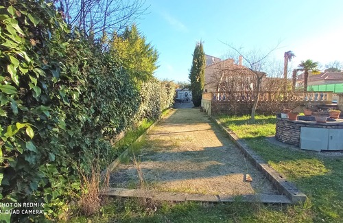 Saint-Julien-les-Rosiers Villa | Villa